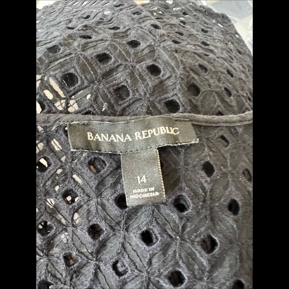 BANANA REPUBLIC Eyelet Dress with Tie Belt - Picture 10 of 10